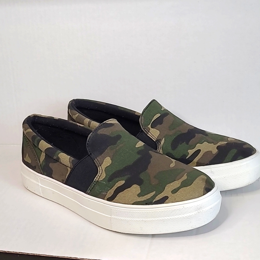 SODA SIZE 8.5 ARMY LOAFER